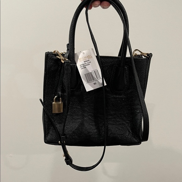 Michael Kors Mercer Medium Pebbled Leather Crossbody Bag- Black Gold Accents - Picture 4 of 12